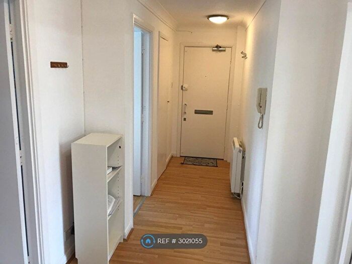 2 Bedroom Flat To Rent In Basque Court, London, SE16