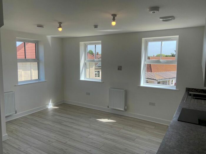2 Bedroom Town House To Rent In Newbold Street, Nottingham, NG8