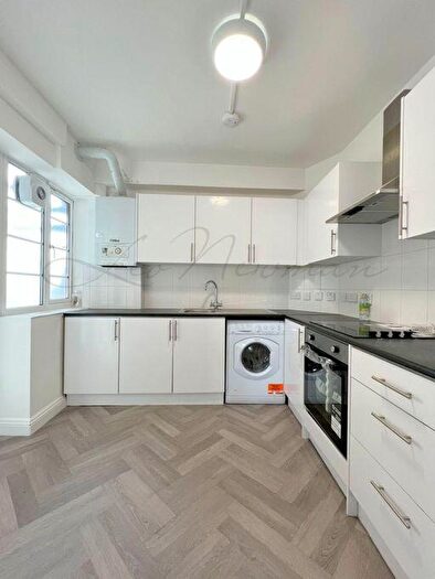 3 Bedroom Flat To Rent In Hendon Way, Hendon, NW4