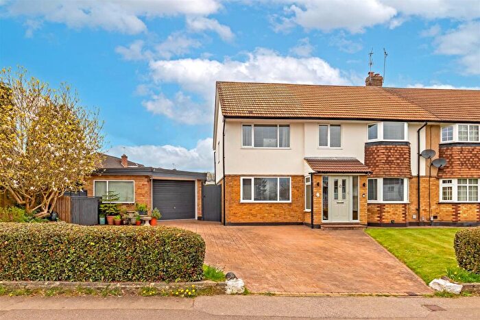 5 Bedroom Semi Detached House For Sale In Penn Road, Park Street, St. Albans, AL2