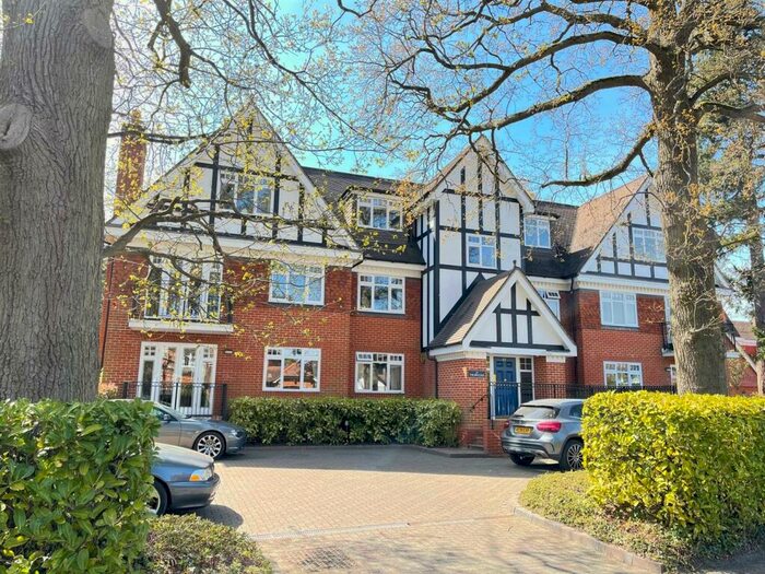 2 Bedroom Apartment To Rent In The Brecons, Woodlands Grove, Weybridge, KT13