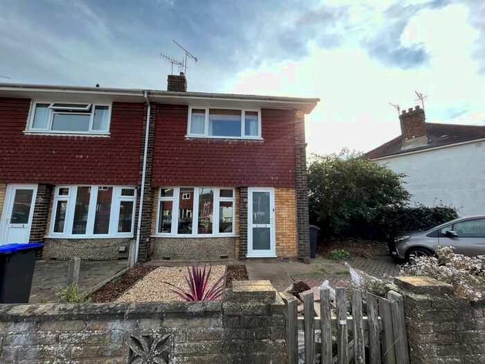 2 Bedroom End Of Terrace House To Rent In Centrecourt Road, Broadwater, Worthing, BN14