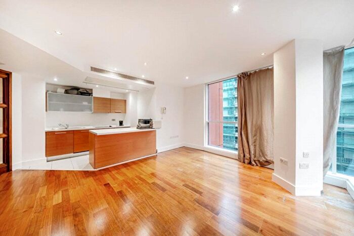 3 Bedroom Flat To Rent In Praed Street, London, W2