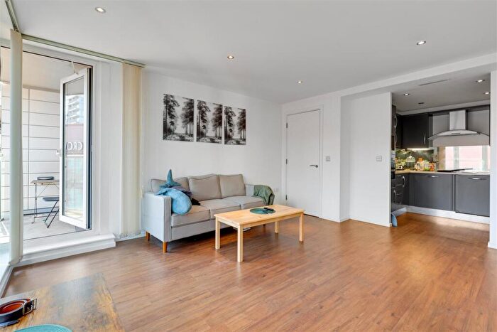 1 Bedroom Apartment To Rent In The Oxygen, Royal Victoria Dock, E16