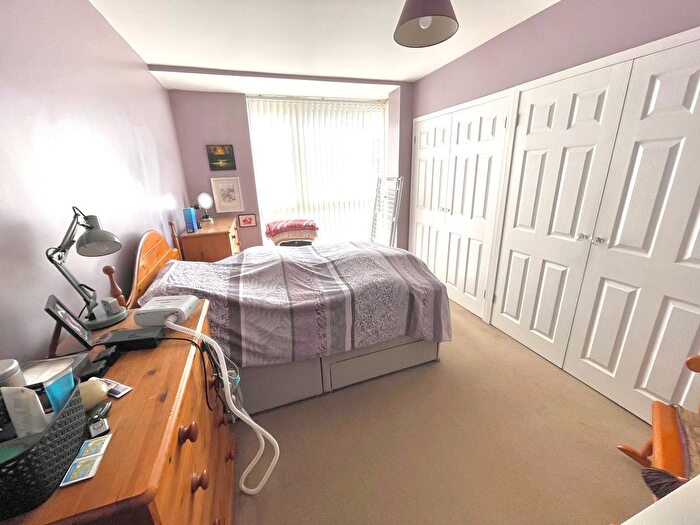 2 Bedroom Flat For Sale In Sea Avenue, Rustington, West Sussex, BN16