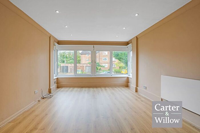 2 Bedroom Flat For Sale In Elm Court, Love Lane, Woodford Green, IG8