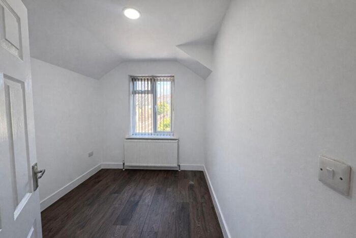 3 Bedroom Flat To Rent In Totteridge Road, High Wycombe, HP13