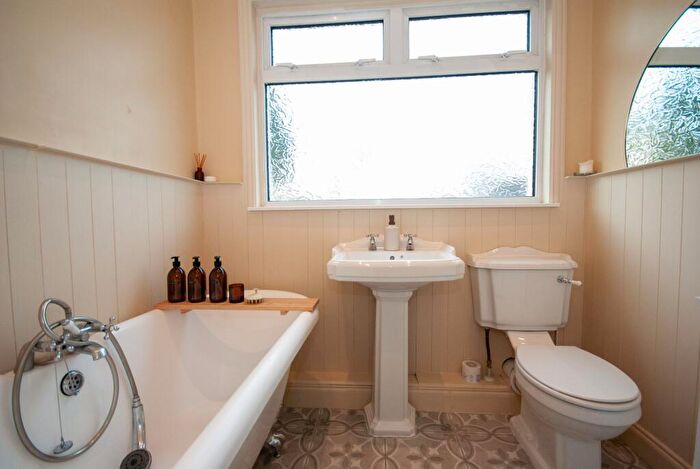 1 Bedroom Flat To Rent In Rockleigh Avenue, Leigh-on-Sea, SS9