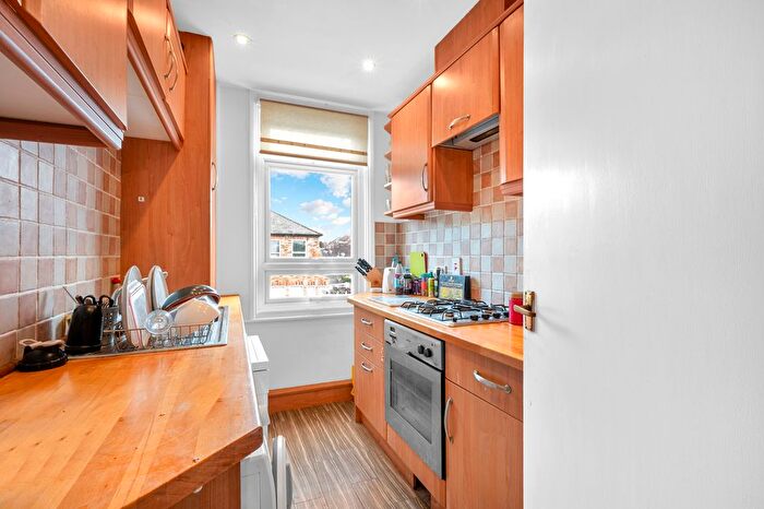 2 Bedroom Maisonette To Rent In Evelyn Road, London, SW19