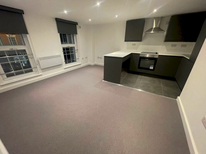 2 Bedroom Flat To Rent In High Street, Bromsgrove, B61