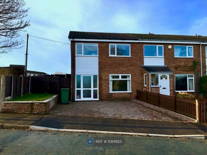 3 Bedroom End Of Terrace House To Rent In Somerton Road, Macclesfield, SK11