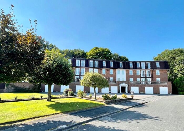 2 Bedroom Flat For Sale In Castle Rise, Prestbury, SK10