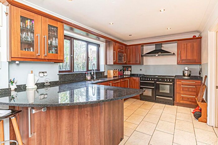 4 Bedroom Detached House For Sale In High Street, Eaton Bray, LU6