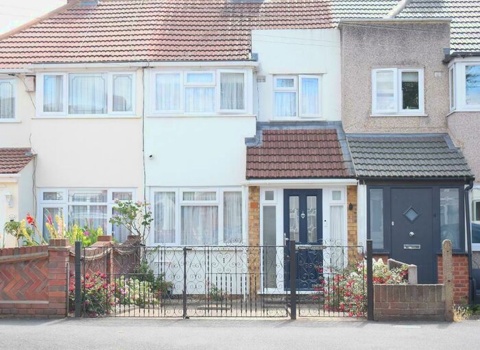 3 Bedroom Terraced House For Sale In Elm Park Avenue, Elm Park, Essex, RM12