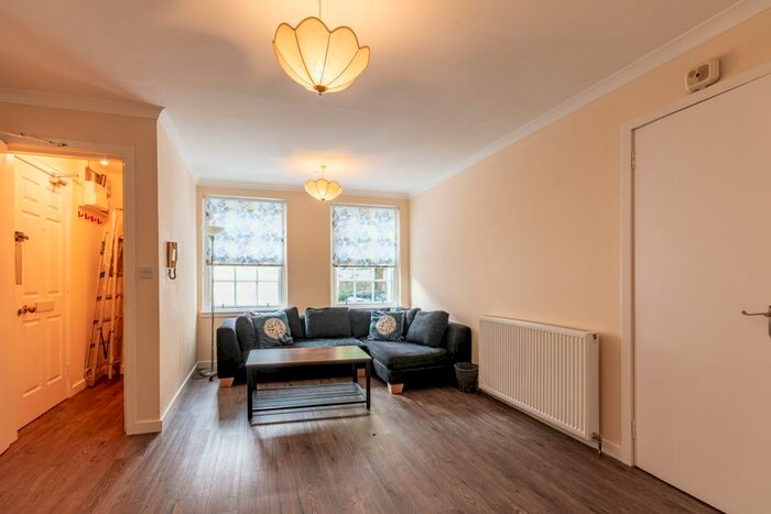 2 Bedroom Flat To Rent In Haddons Court, Edinburgh, EH8