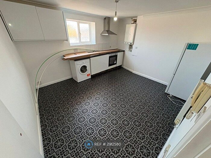 2 Bedroom Flat To Rent In Neasden Lane, London, NW10