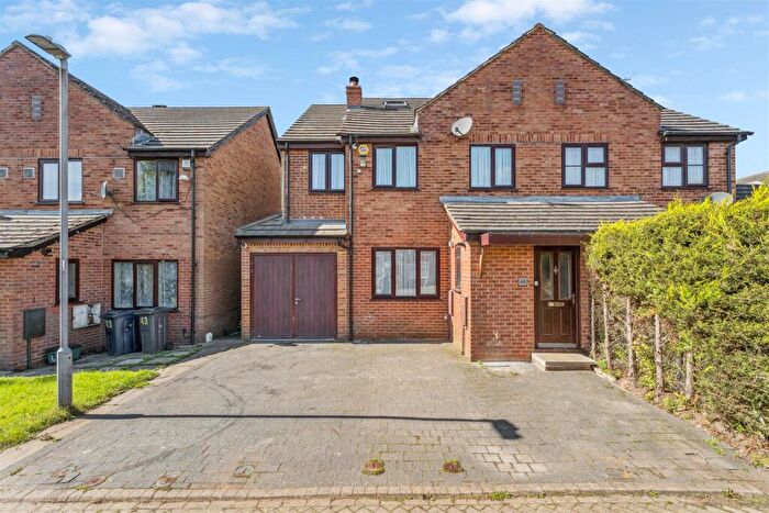 6 Bedroom Semi Detached House For Sale In Miersfield, High Wycombe (cul-de-sac), HP11