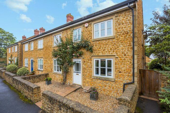 4 Bedroom Terraced House To Rent In Alma Field, Castle Cary, BA7