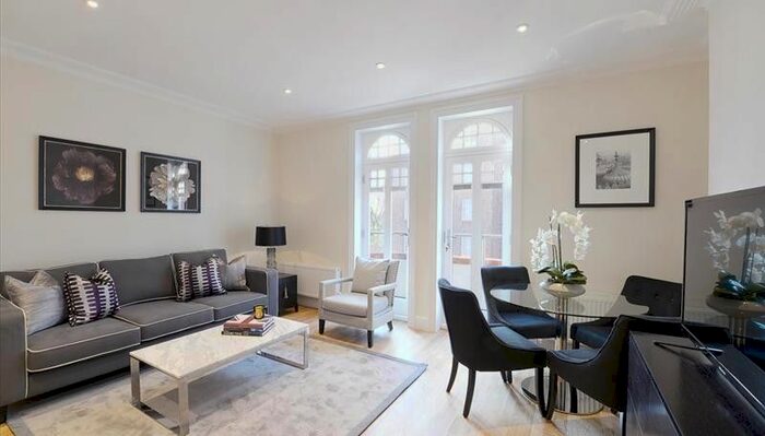 1 Bedroom Flat To Rent In Hamlet Gardens, Ravenscourt Park, London W6