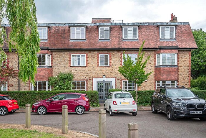 2 Bedroom Flat For Sale In Denison Close, London, N2