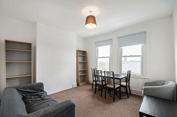 2 Bedroom Flat To Rent In Theatre Street, London, SW11