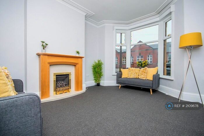 3 Bedroom End Of Terrace House To Rent In Durham Road, Darwen, BB3