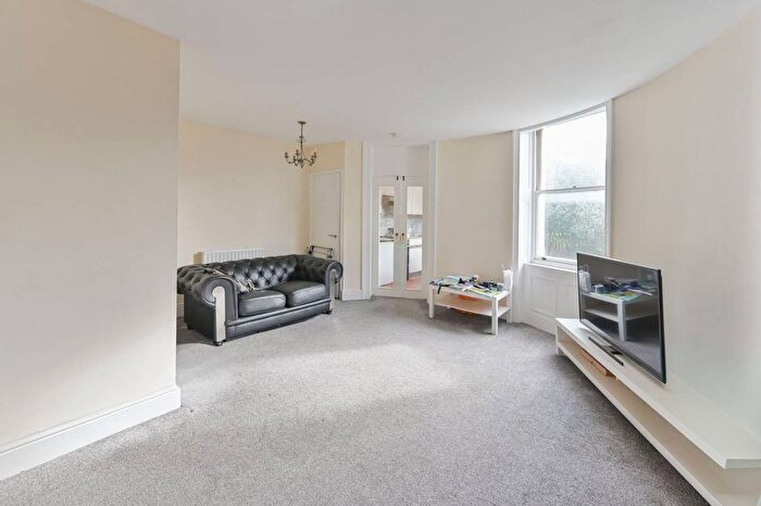 1 Bedroom Flat To Rent In Kennington Park Road, Kennington, London, SE11