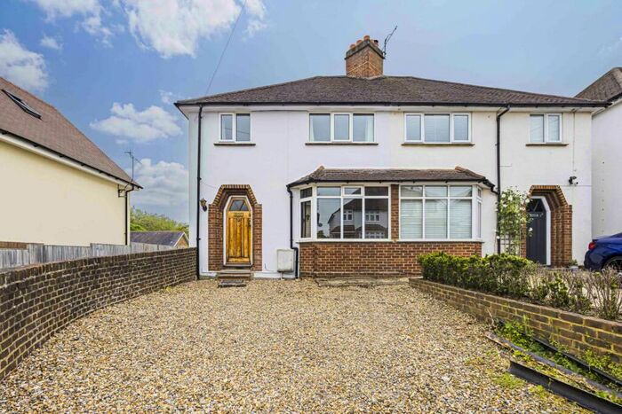 3 Bedroom Semi-Detached House To Rent In Walking Distance To Train Station, HP4