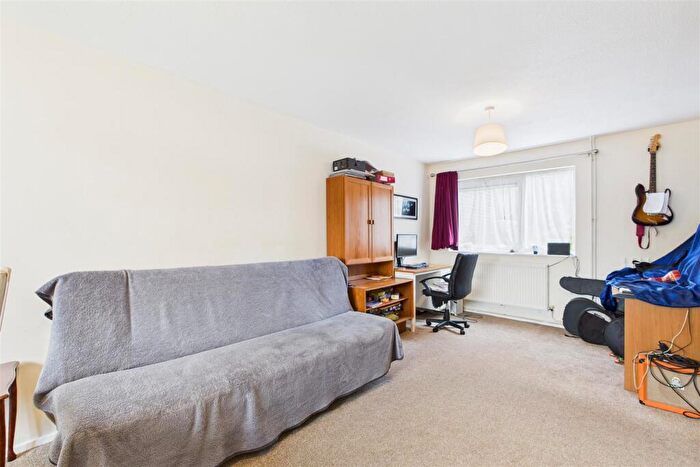 3 Bedroom Terraced House For Sale In Anne Boleyn Close, IP24