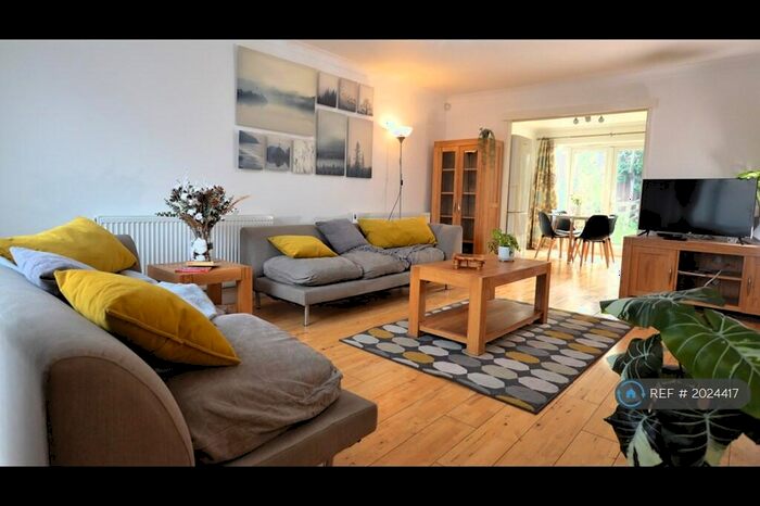 3 Bedroom Terraced House To Rent In Turnpike Link, Croydon, CR0