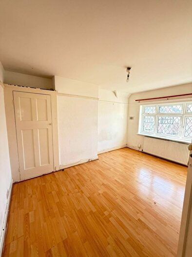 4 Bedroom Semi Detached House To Rent In Heston Avenue, Heston, TW5