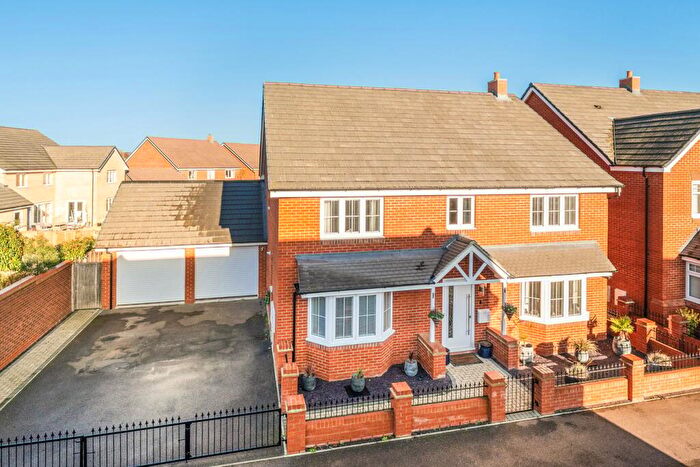 5 Bedroom Detached House For Sale In Faraday Corner, Shefford, SG17