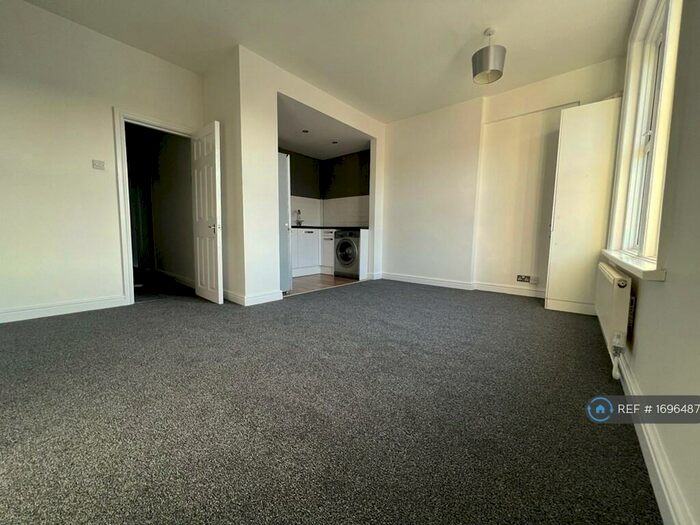 2 Bedroom Flat To Rent In Copnor Road, Portsmouth, PO3