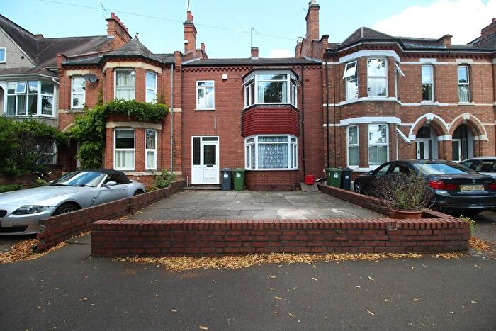 5 Bedroom Semi-Detached House To Rent In Radford Road, Leamington Spa, Warwickshire, CV31