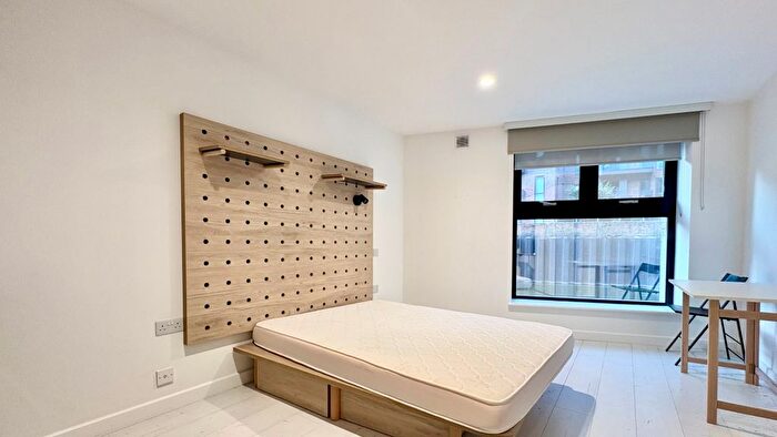 Studio To Rent In Commercial Road, London, E14