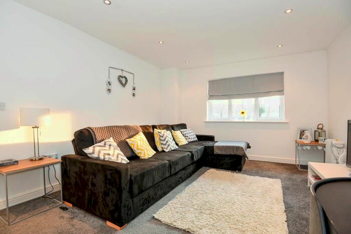 2 Bedroom Flat To Rent In Waterside, Chesham HP5