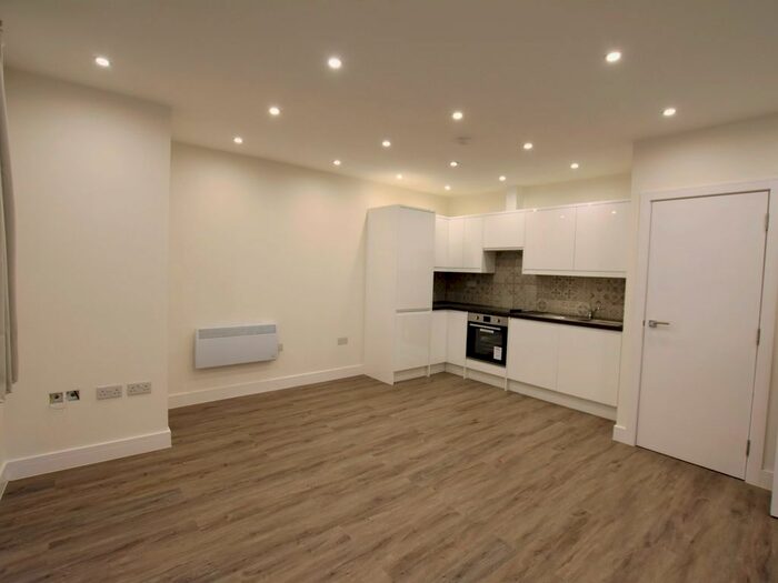 2 Bedroom Maisonette To Rent In London Road, Surrey CR7