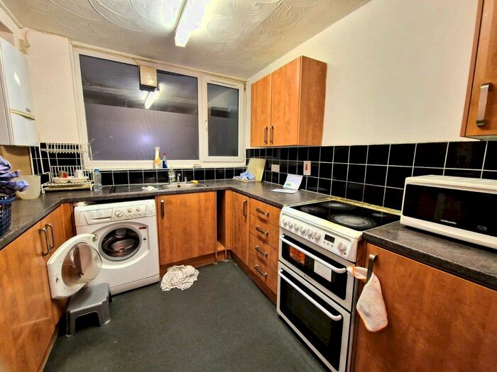 4 Bedroom Maisonette To Rent In Hitchin Square, London, E3