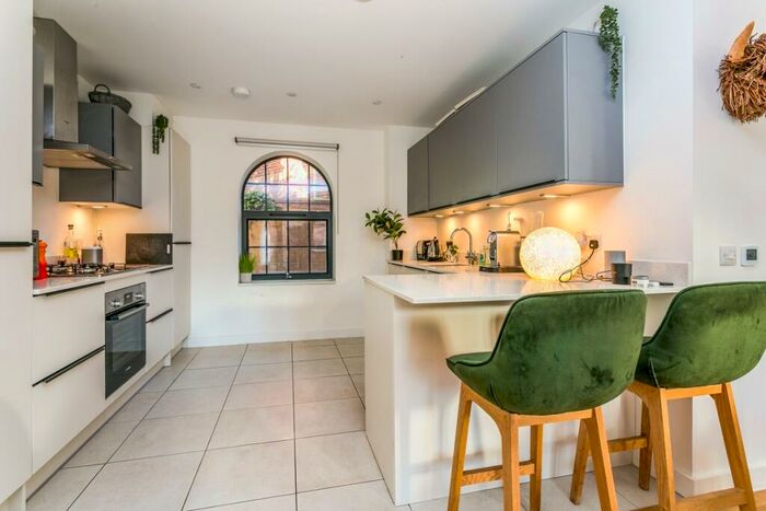 2 Bedroom Apartment To Rent In Station Approach Marlow, SL7