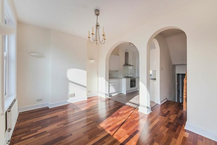 4 Bedroom Terraced House To Rent In King's Cross Road, London, WC1X
