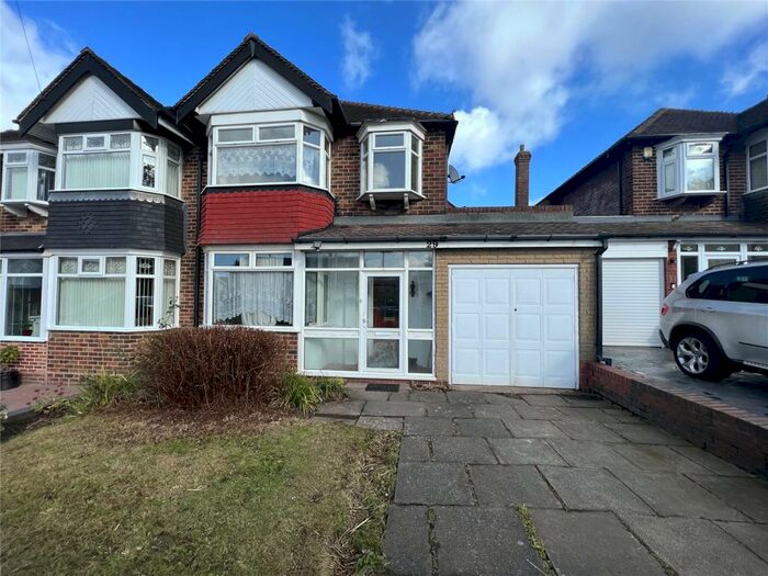 3 Bedroom Semi-Detached House To Rent In Knottsall Lane, Oldbury, West Midlands, B68