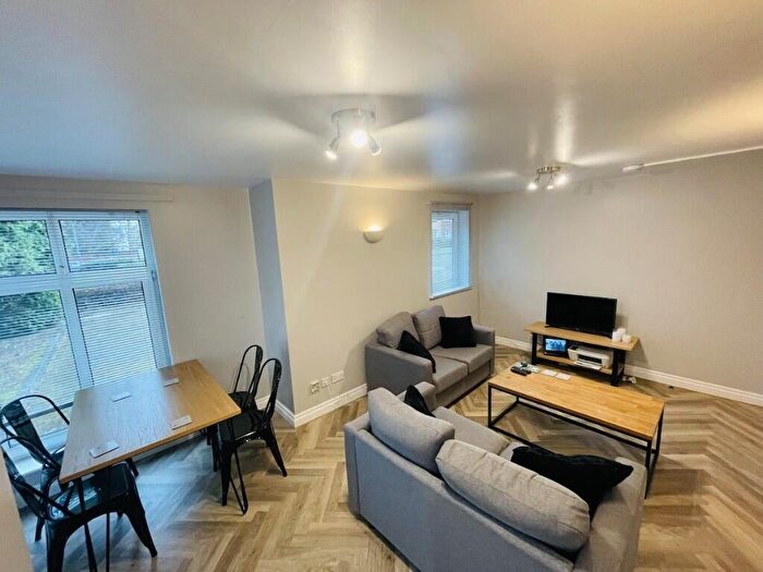 5 Bedroom Flat To Rent In Opal Court, Moseley Road, Manchester, Greater Manchester, M14