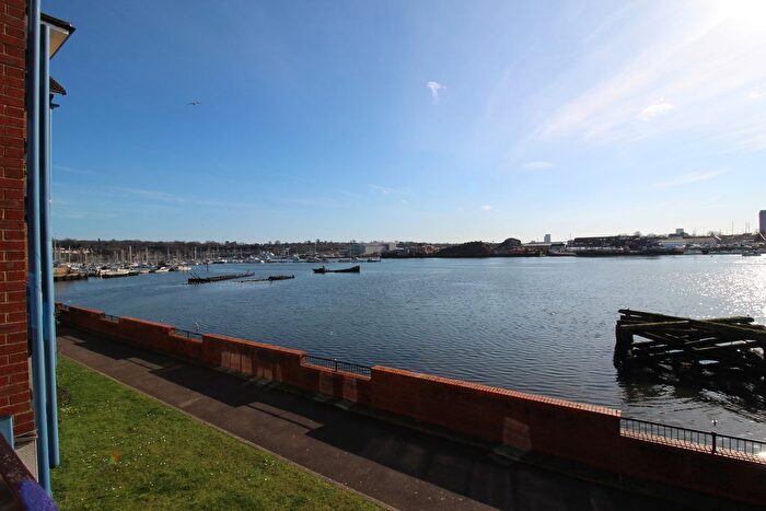 2 Bedroom Flat For Sale In Quayside Road, Bitterne, SO18