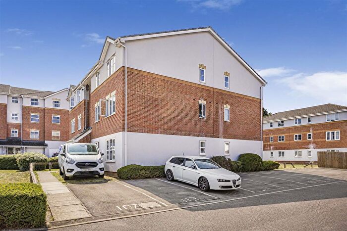 1 Bedroom Flat For Sale In Elm Park, Reading, RG30