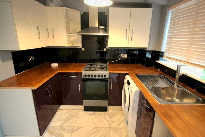 2 Bedroom House To Rent In Halifield Drive, Belvedere, DA17