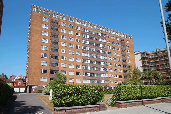 2 Bedroom Flat For Sale In Coombe Lea, Grand Avenue, Hove, BN3