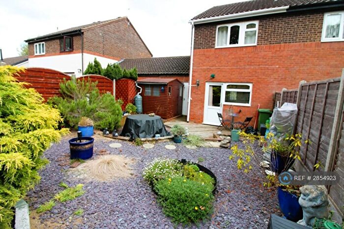 3 Bedroom Semi Detached House To Rent In Thresher Grove, Milton Keynes, MK12