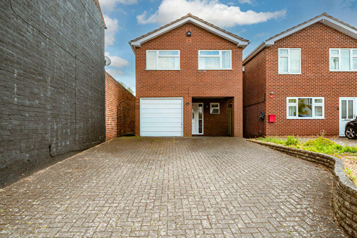 3 Bedroom Detached House For Sale In Mount Pleasant, Kingswinford, DY6