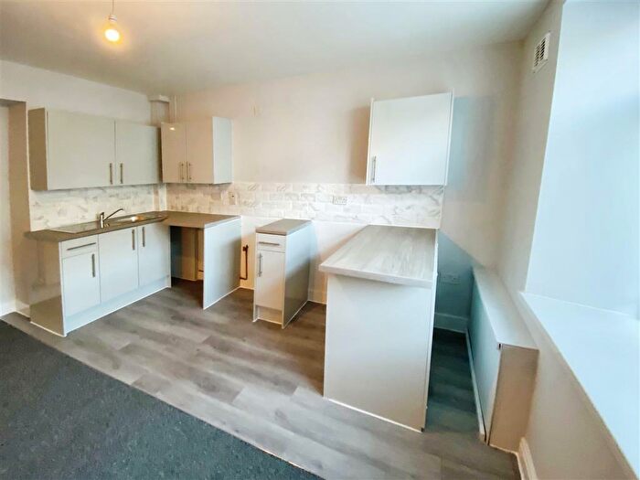 1 Bedroom Flat To Rent In Lewis Street, Aberdare, Rhondda Cynon Taff, CF44