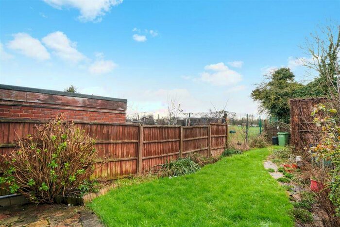 3 Bedroom End Of Terrace House For Sale In Eton Avenue, Wembley, HA0